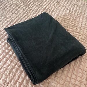 Large black blanket - good condition!